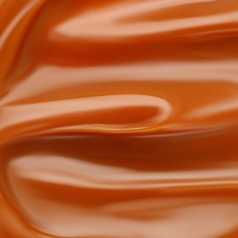 Cremige, marmorierte braune Karamellsauce.
